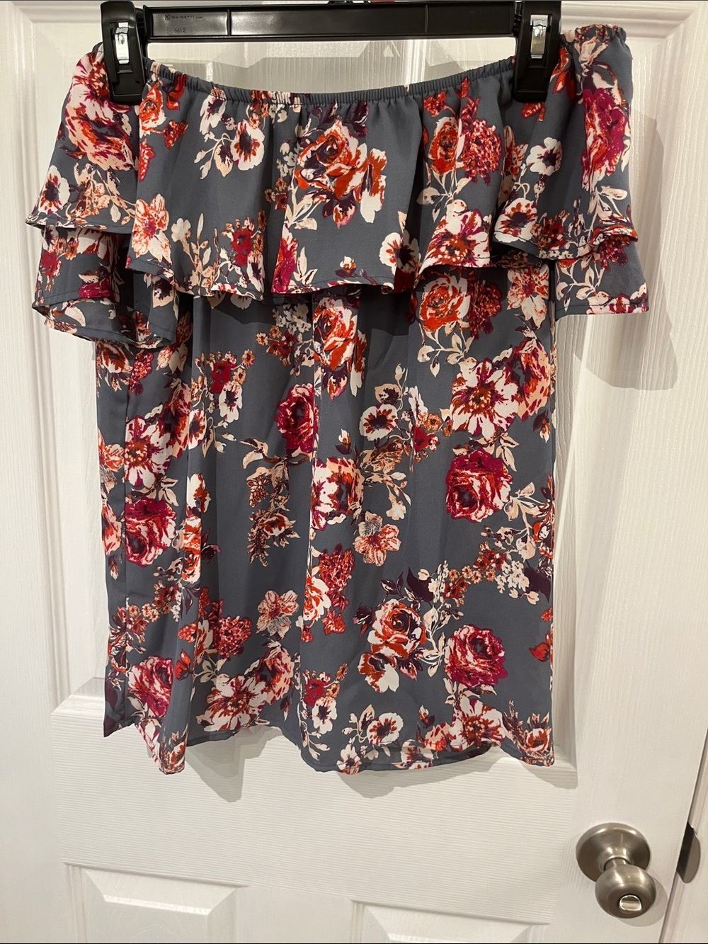 Xhilaration Off-Shoulder Floral Ruffle Crop Top - Gray with Red & Cream Flowers